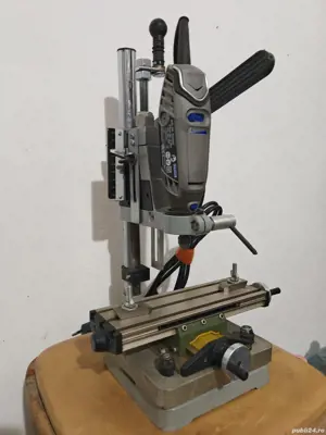 Freza Dremel 3000 cu masa 2D pe doua axe