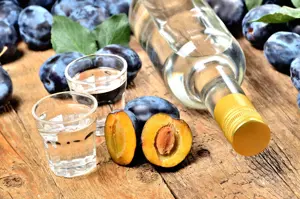 Palinca de prune - Palincă naturală - Tuica tuică 