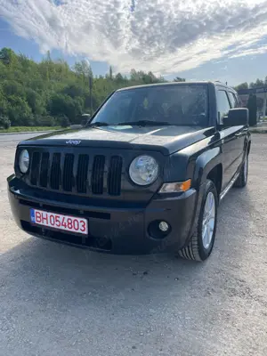 Ofer spre vanzare SUV Jeep Patriot 4x4 (4WD-Permanent), foarte bine intretinut tehnic, fabricat 2010 - imagine 2