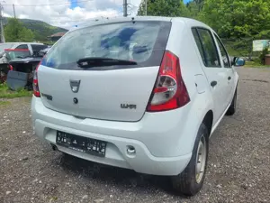 Dacia Sandero 1.4 benzină  - imagine 4 Dacia Sandero 1.4 benzină  - imagine 4
