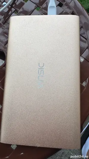 Acumulator extern VINSIC Aluminium cu capacitate de 12.000 mAh.