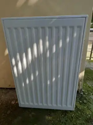 Vând radiator Kermi