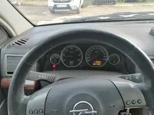 Vand Opel Vectra C, an 2004,260000 km,masina ideala pentru naveta,usoare urme de uzura - imagine 2