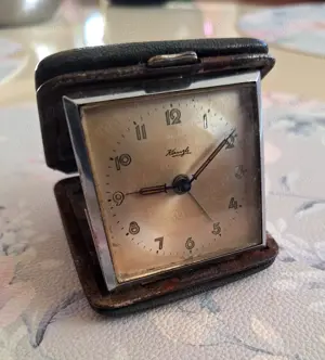 Ceas mecanic Kienzle din anii 40 a vazut razboiul de pe front transee