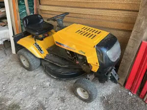 tractor tuns iarba cositoare