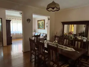 Casa de vânzare, centru,  în zona foarte linistita.