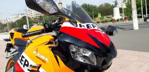 Moto Honda cbr rr repsol 600 cc - imagine 3 Moto Honda cbr rr repsol 600 cc - imagine 3