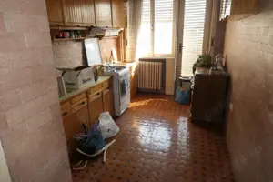 Apartament 4 camere foarte spațios - tot etajul, locație excepțională - imagine 3