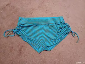 Vand pantaloni scurți, cu dungi, M, Colors of The World, în stare perfectă 