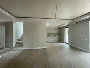 Duplex cu 5 camere și 3 băi - Mosnita Noua