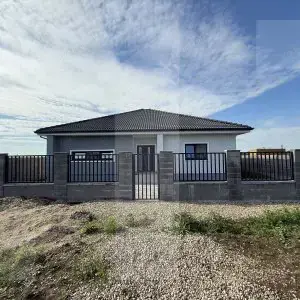 Casă de vânzare, cu 4 camere, 110 mp, zona Săcălaz