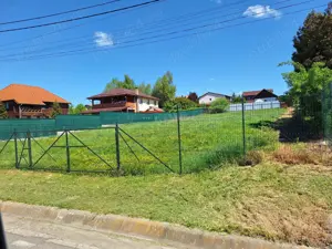 Vand teren intravilan pentru constructie