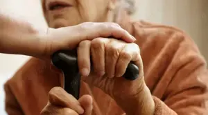 Ingrijitoare batran regim INTERN sau in WEEKEND . Salariu Atractiv !