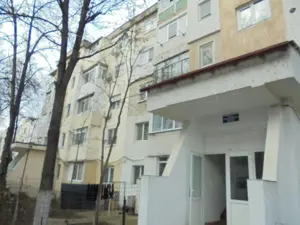 Apartament de vanzare- 4 camere si dependinte