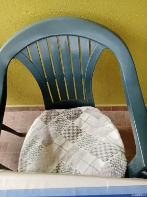 scaune și masă de terasă 