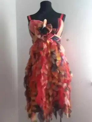 rochie de ocazie din petale de matase