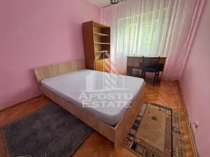 Apartament decomandat cu 3 camere zona Lipovei
