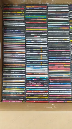 Cd-uri si casete originale muzică, dvd-uri originale filme, 