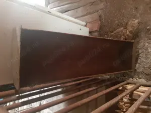 Vand troaca pentru hranirea porcilor (animale )