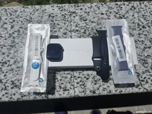 Apple Wach 8 impecabil in cutie, impreuna cu alte doua curele de rezerva.