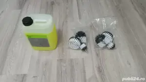 Solutie tapiterie auto 5 litri sigilata+ 8 perii toate noi sigilate