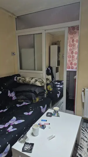 Vand garsoniera ,15 m zona Preciziei ,avand doua iesiri la 5 minute de metrou Preciziei ,tramvaiul 2