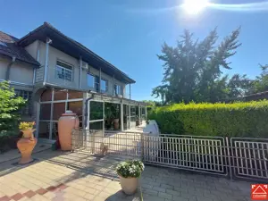 Ocazie! Posibilitate plata in rate la vanzator pe max. 5 ani! Vila la cheie, formata din 2 case si t