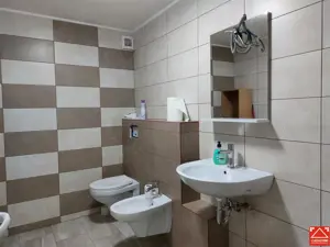 Casa mare pentru locuit sau birouri! De inchiriat sau de vanzare! - imagine 6