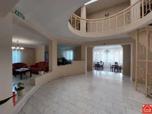 Casa cu 13 camere, pentru activitati diverse, in Micalaca - imagine 15