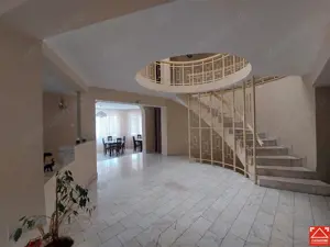 Casa cu 13 camere, pentru activitati diverse, in Micalaca - imagine 3