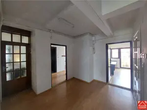 Imobil cu 18 incaperi pentru activitati diverse, in Gradiste - imagine 2