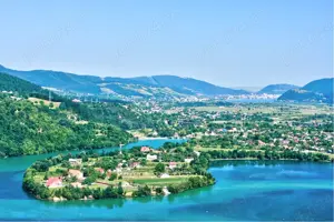 Teren 8040 Mp.La Drumul Național deschidere 71 M. liniari com.Alexandru Cel Bun.