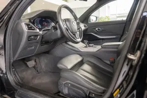 BMW Seria 3 330e 2.0 Plug-in Hybrid - imagine 13