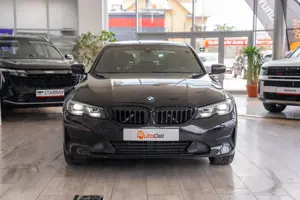 BMW Seria 3 330e 2.0 Plug-in Hybrid - imagine 2