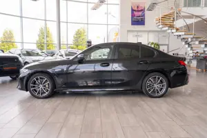 BMW Seria 3 330e 2.0 Plug-in Hybrid - imagine 3