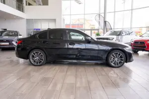 BMW Seria 3 330e 2.0 Plug-in Hybrid - imagine 4