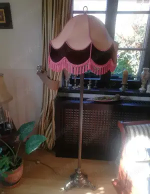 Vând veioza cu picior și abajur