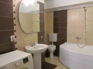 Vand 2 camere decomandat in vila la curte - imagine 2