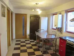 Vand 2 camere decomandat in vila la curte - imagine 7