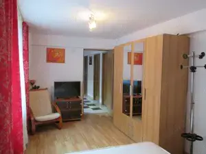 Vand 2 camere decomandat in vila la curte - imagine 4