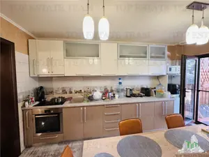 Vila superba 360 mp construiti, 524 mp curte, 6 camere, P+1+M ROSU - imagine 12