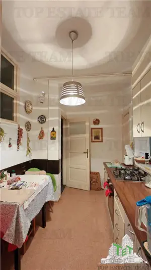 Apartament de 3 camere ultracentral, 2 intrari, lift cu acces privat, pod pentru depozitare, central - imagine 16