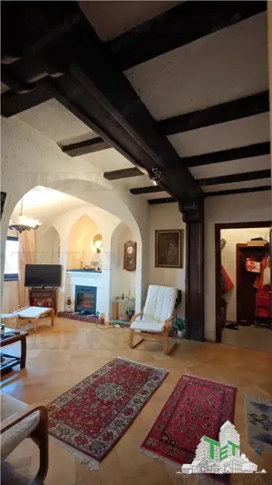 Apartament de 3 camere ultracentral, 2 intrari, lift cu acces privat, pod pentru depozitare, central - imagine 2