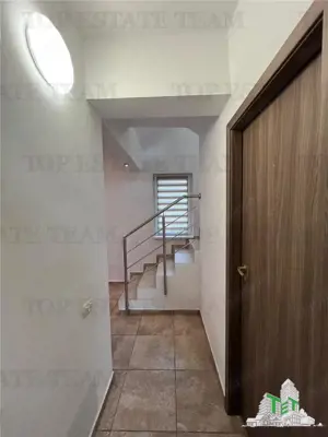 Vila moderna cuplata,curte individuala cu 5 camere , 3 bai , Living , terasa,mobilat si utilat, 2 lo - imagine 5