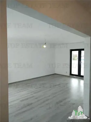Vila individuala cu 5 camere,  2 terase, 4 locuri de parcare,350mp teren imprejmuit si toate utilita - imagine 8