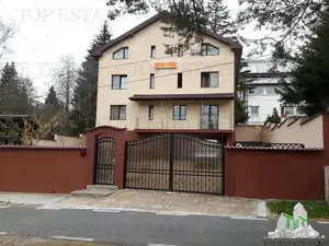 Vila 9 camere cu teren in Predeal