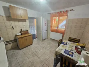 Casa la curte cu garaj dublu langa Padurea Rosu - imagine 4