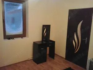 Vand urgent casa la curte  - langa statia de metrou Piata Muncii !!! - imagine 8