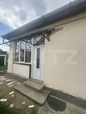 Casa de locuit cu 3 camere, 80 mp, cu 683 mp teren, zona Centrala