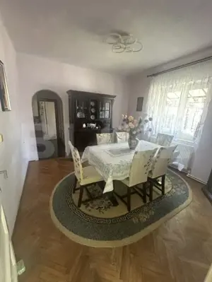 Doua case de vanzare cu 3 camere 120mp, intr-o curte de 536mp teren, zona 14 MAI